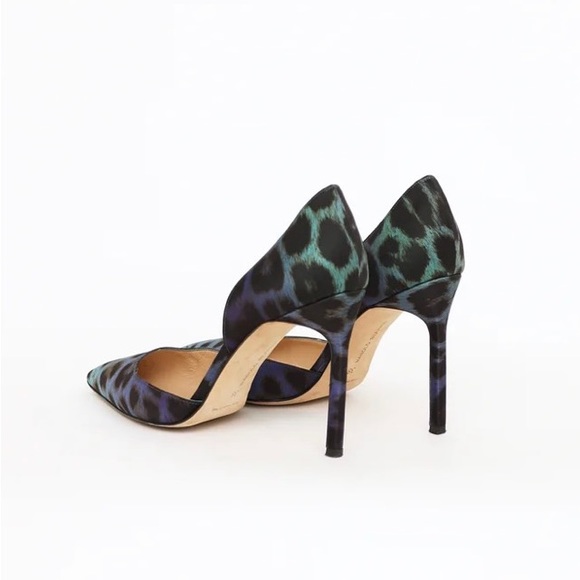 Leopard print satin Manolo Blahnik pumps. - Picture 2 of 9